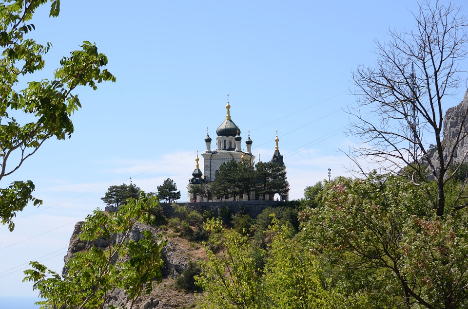 Воскресенская церковь в Большой Ялте